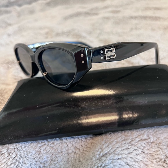 Rococo 01 Black Sunglasses - Picture 3 of 8